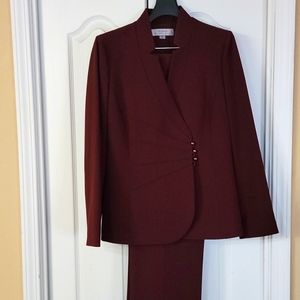 Ladies 2 piece suit